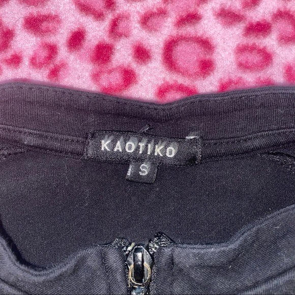 Kaotiko black zip up crop top with logo on the front and zipper detail on front - Picture 3 of 3
